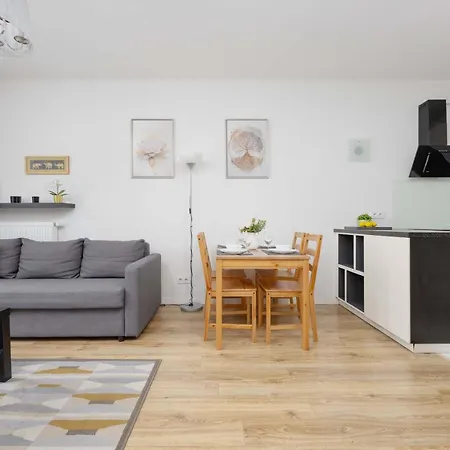 Modern With Parking Next To The Airport In By Renters Διαμέρισμα *