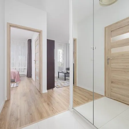 Modern With Parking Next To The Airport In By Renters Διαμέρισμα