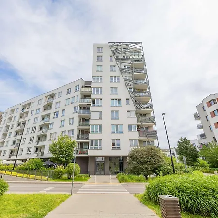 Modern With Parking Next To The Airport In By Renters Appartement