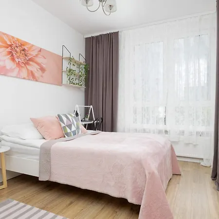 Modern With Parking Next To The Airport In By Renters * Warschau