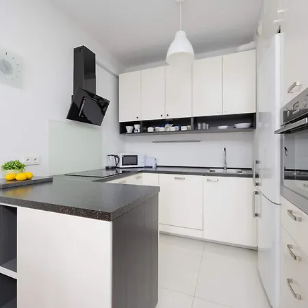 Modern With Parking Next To The Airport In By Renters * Warschau