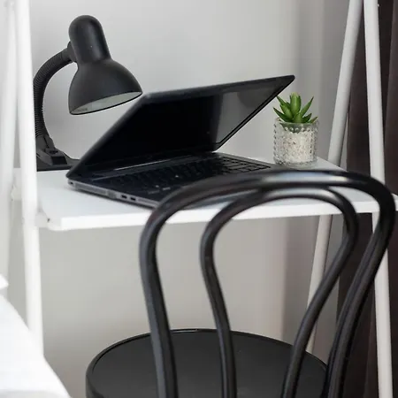 Modern With Parking Next To The Airport In By Renters Appartement *