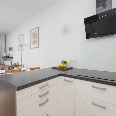 Appartement Modern With Parking Next To The Airport In By Renters Warschau