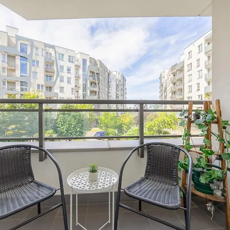 Appartement Modern With Parking Next To The Airport In By Renters