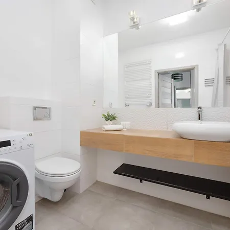 Modern With Parking Next To The Airport In By Renters * Warschau